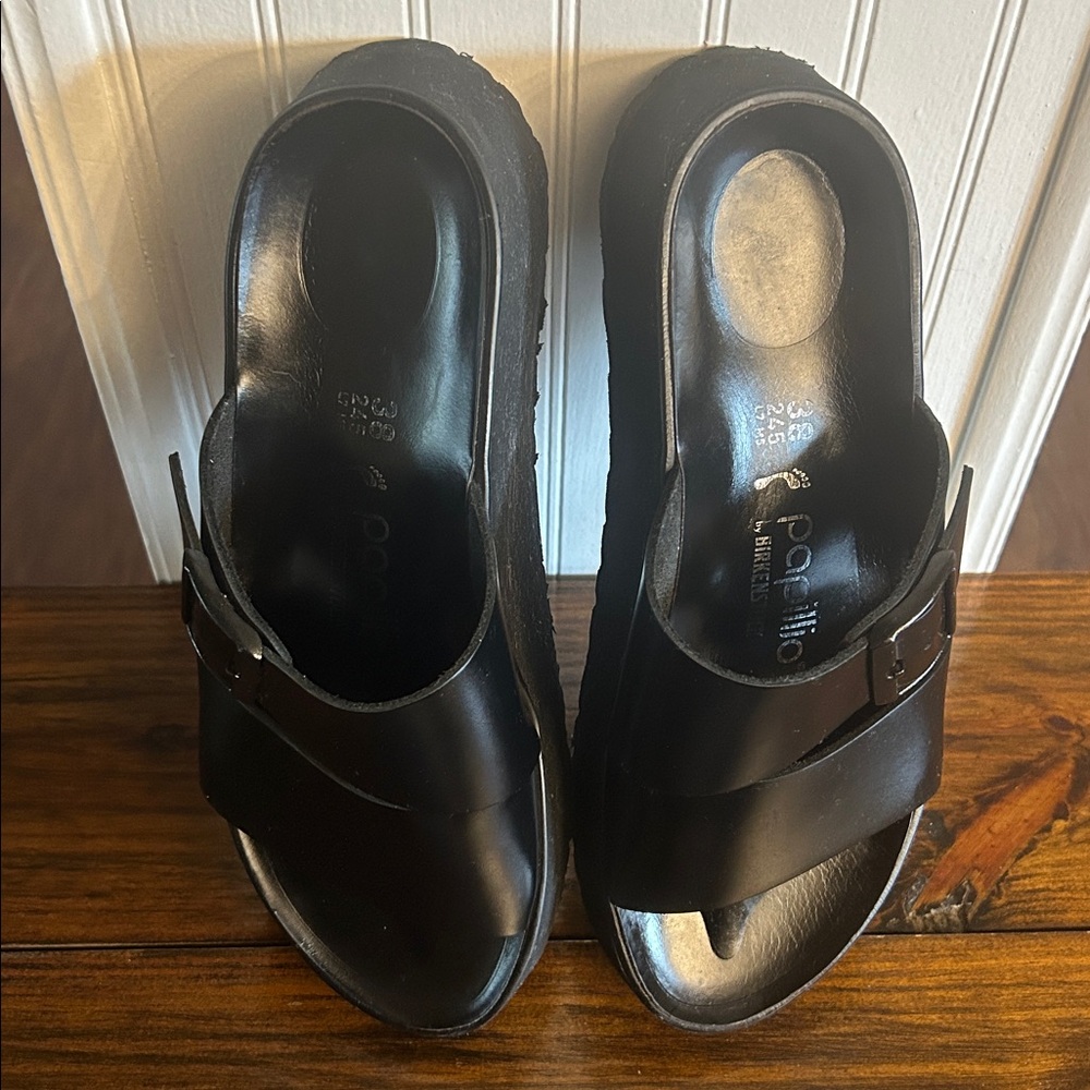 BIRKENSTOCK Alma Leather
Platform Sandals. - Picture 2 of 10